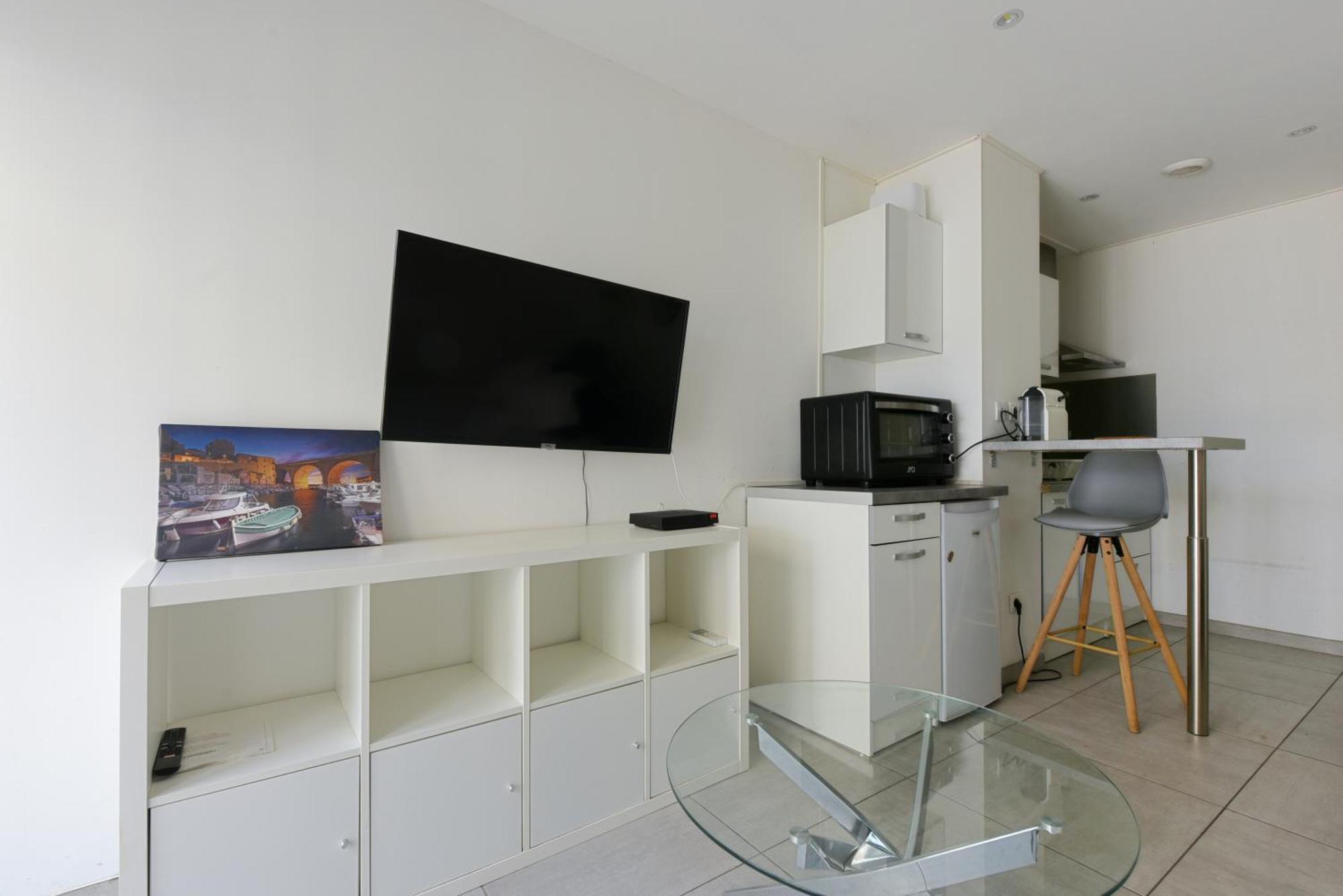 Provencal Studio Netflix Appart-Hotel-Provence La Fare-les-Oliviers Екстер'єр фото