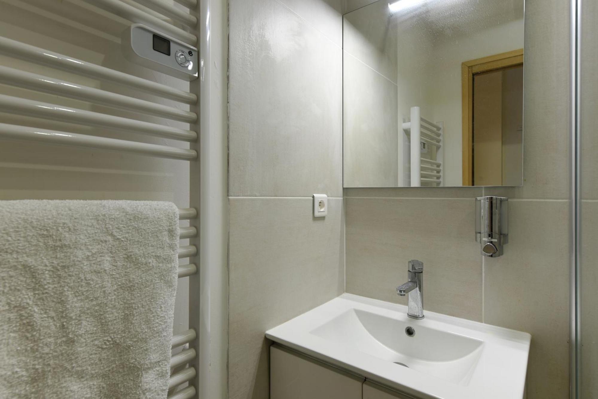 Provencal Studio Netflix Appart-Hotel-Provence La Fare-les-Oliviers Екстер'єр фото
